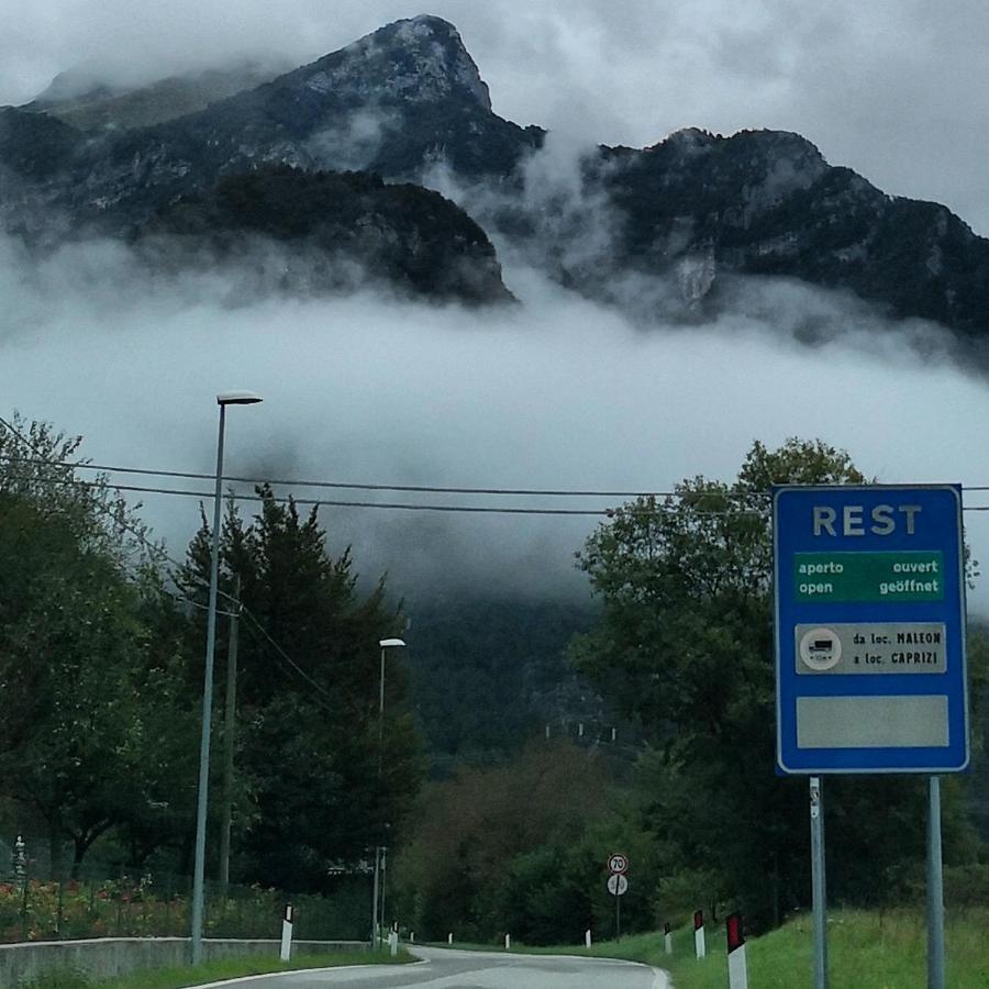 Rifugio Malga Grasia Caprizi Bagian luar foto